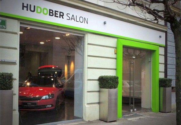 Obiite Hudober salon     prvi avtomobilski    pop up    salon v srediu Ljubljane