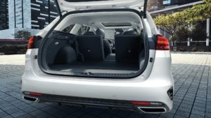 KIA Motors je najavila uinkoviti in varni prikljuno hibridni izvedbi XCeed in Ceed Sportswagon